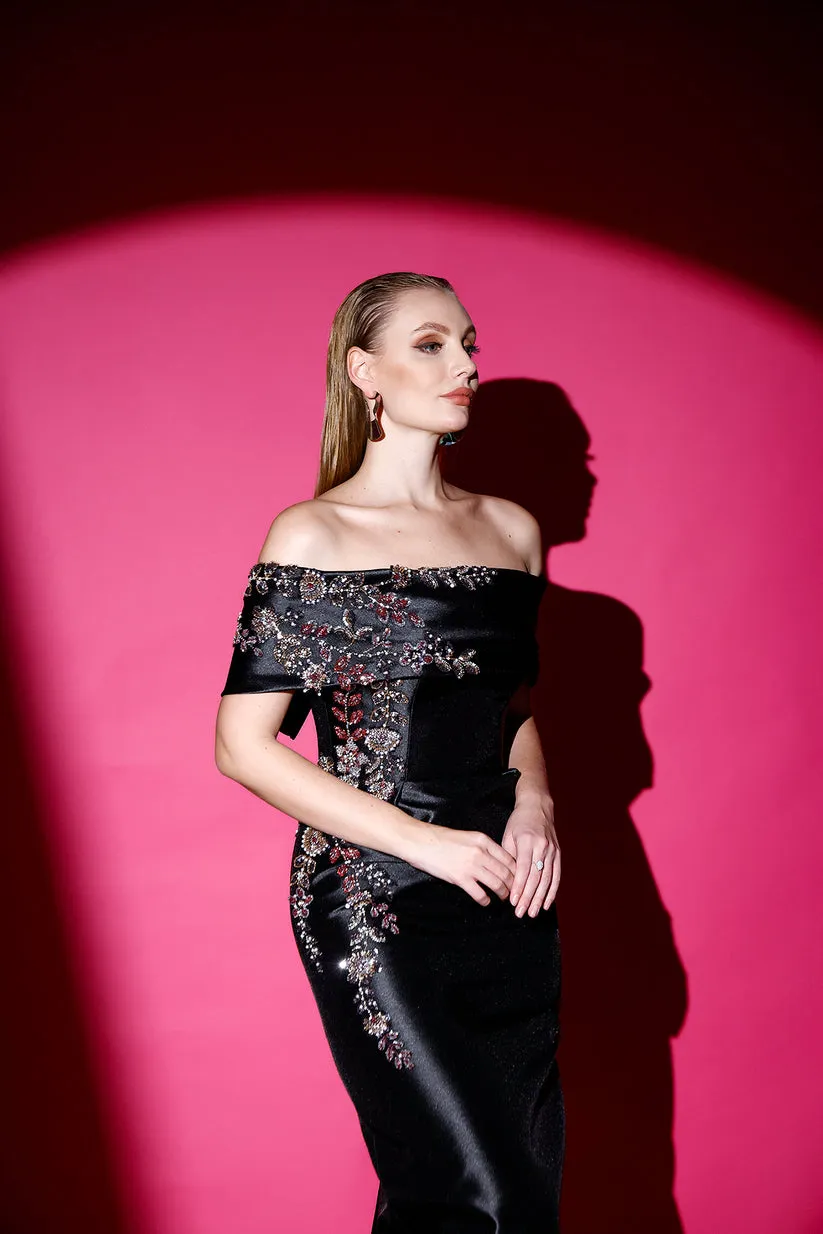 𝐆𝐈𝐒𝐄𝐋𝐋𝐄 Low Shoulder Embroidered Mikado Evening Dress T56744