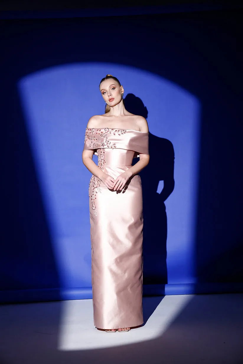 𝐆𝐈𝐒𝐄𝐋𝐋𝐄 Low Shoulder Embroidered Mikado Evening Dress T56744