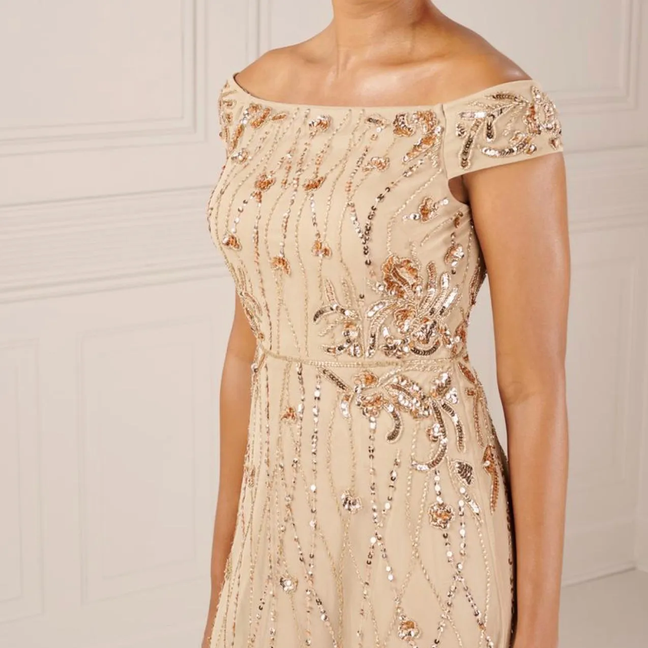 ADRIANNA PAPELL Style 40435 Long Gown Champagne Size 16