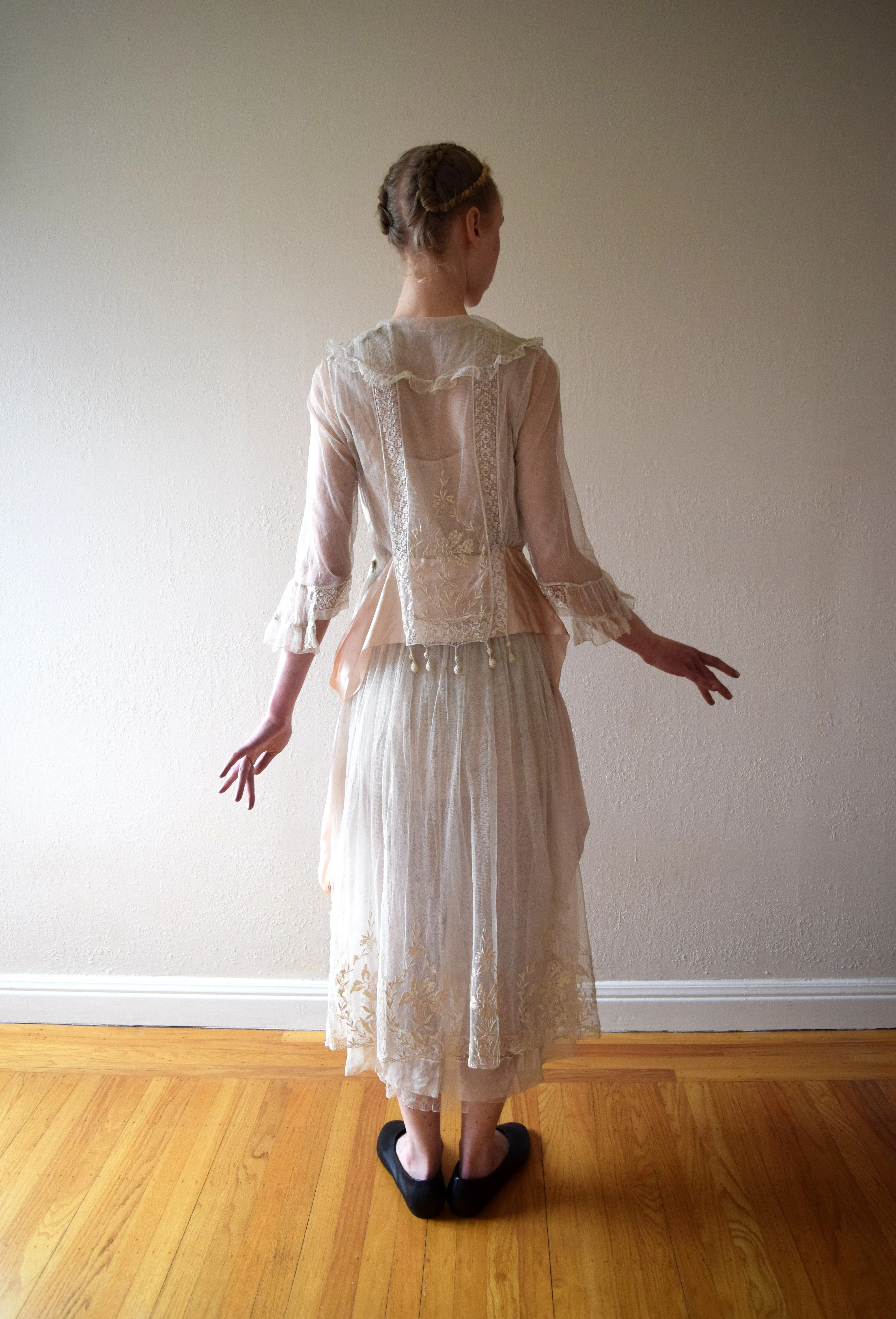 Antique 1910s embroidered net dress . vintage wedding dress . size xs to small