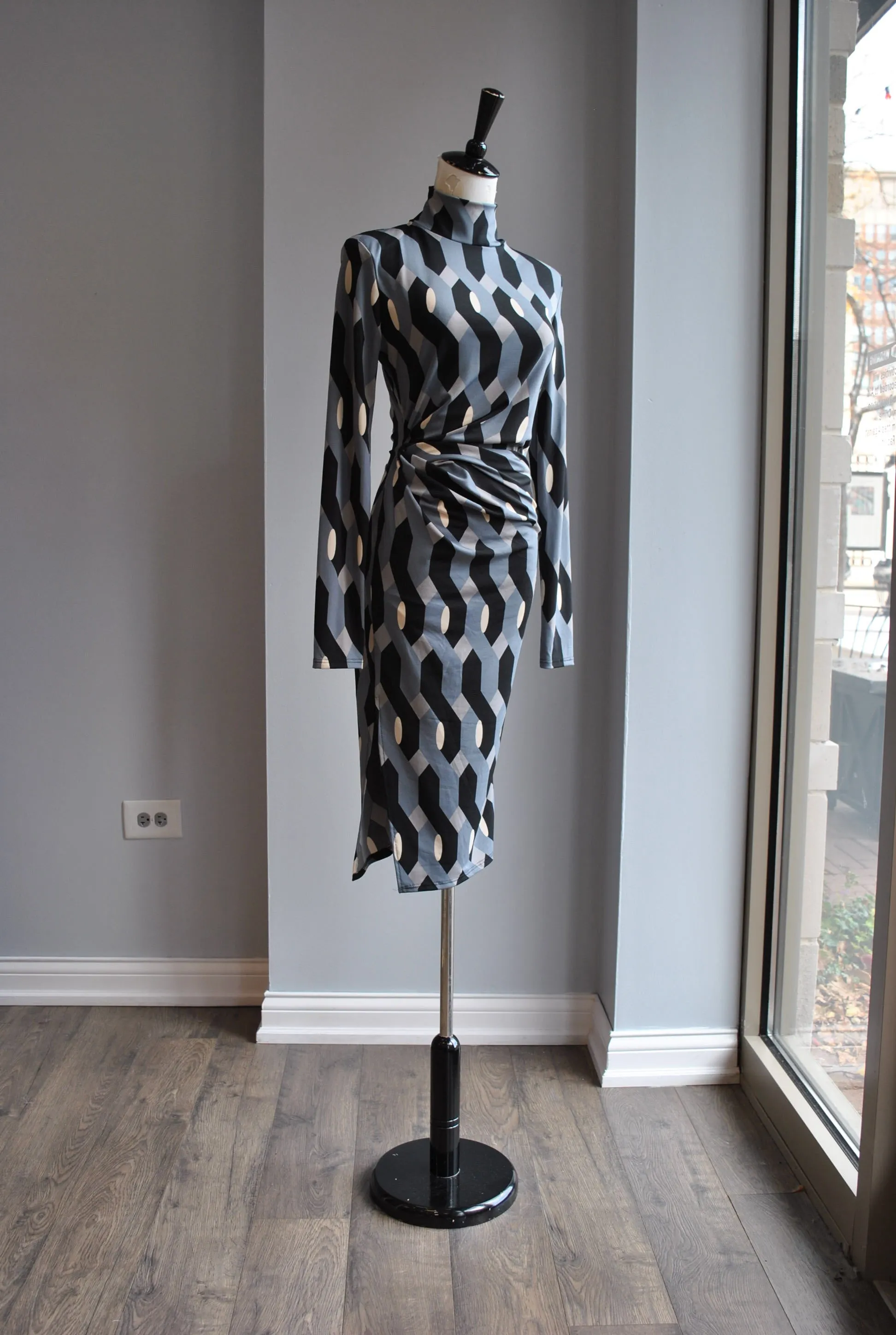 CLEARANCE - GREY MULTI FIT FALL DRESS WITH RUSHING