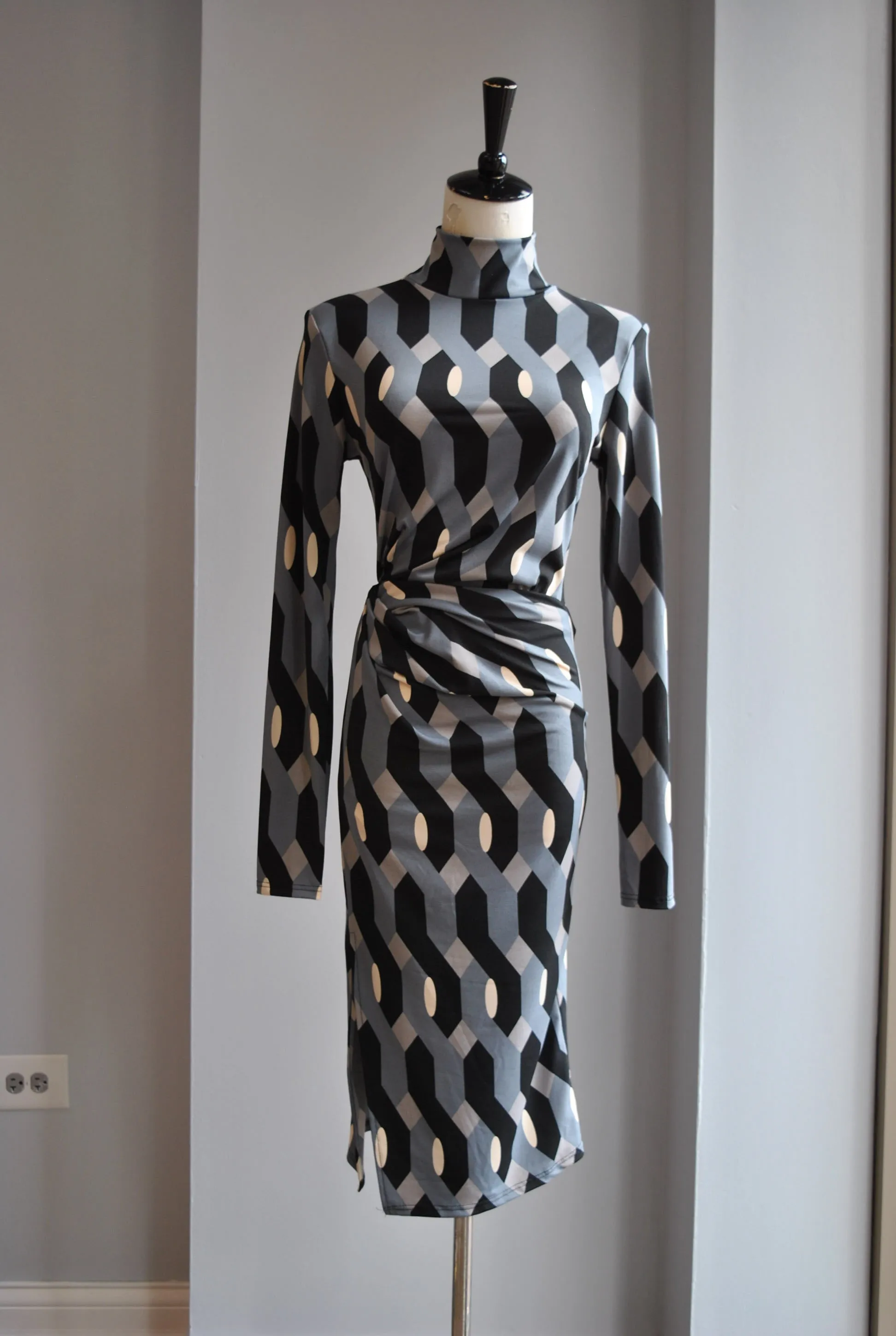 CLEARANCE - GREY MULTI FIT FALL DRESS WITH RUSHING