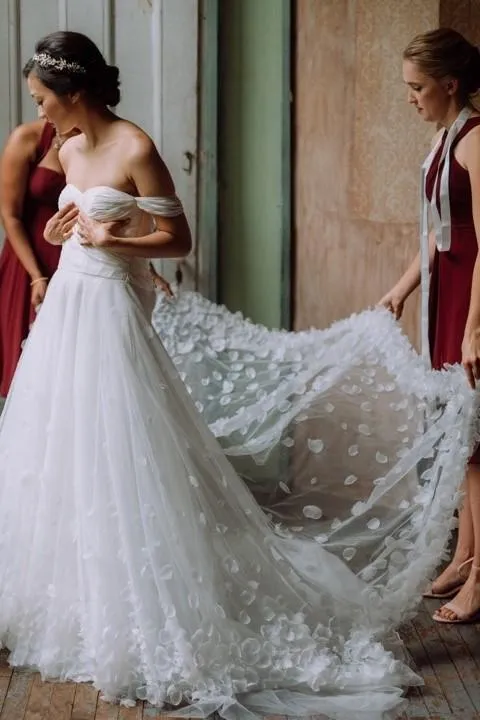 Clustered Petals Skirt Wedding Dress Off-the-shoulder Vestido de novia