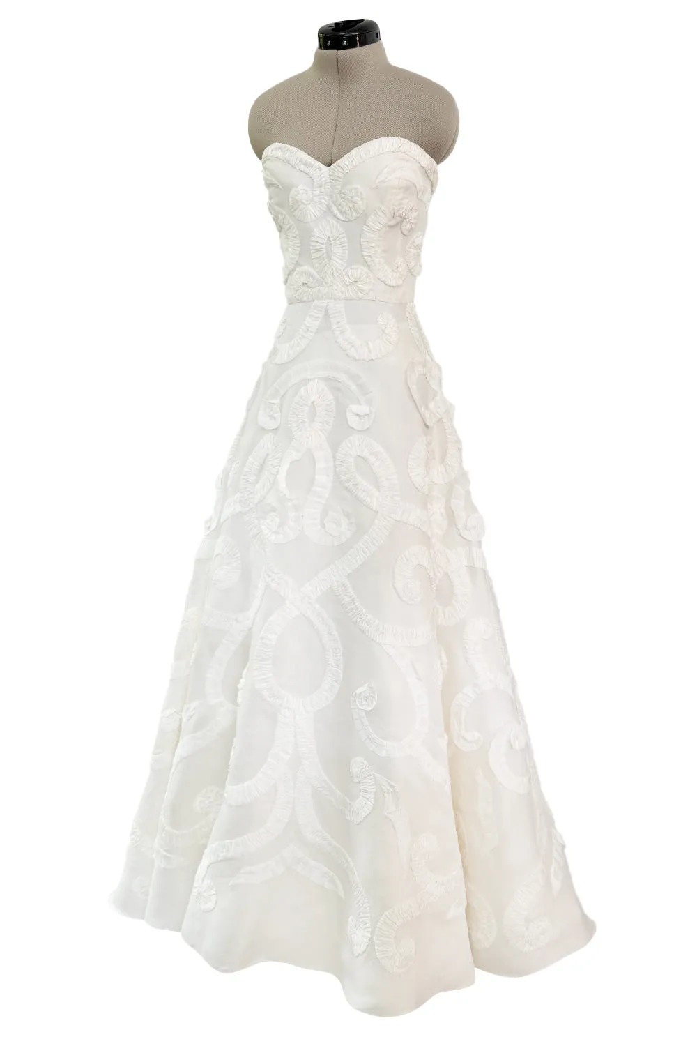 Dreamy Fall 2007 Oscar de la Renta Silk Organza Strapless Wedding Dress w Silk Ribbon Embellishment Detailing