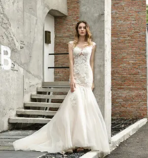 Fashion Mermaid Wedding Dresses Tulle Lace Appliqued Scoop Neckline Women Wedding Gown Real Sample  New