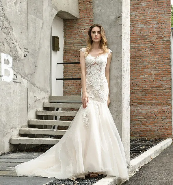 Fashion Mermaid Wedding Dresses Tulle Lace Appliqued Scoop Neckline Women Wedding Gown Real Sample  New