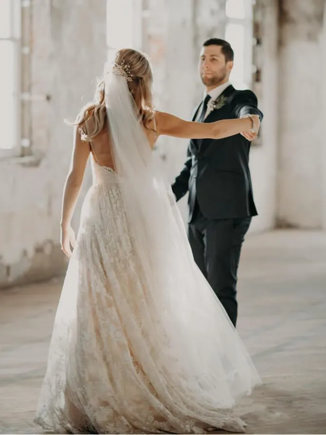 Luxury Lace Wedding Dress Sexy Spaghetti Straps Rustic Wedding Dress Open Back CP024