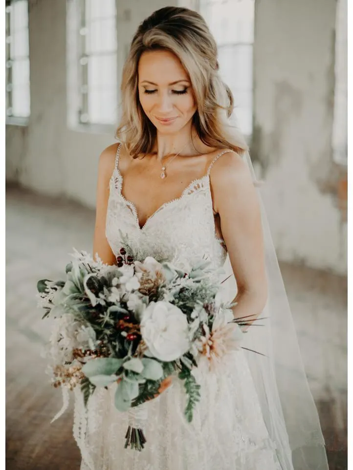 Luxury Lace Wedding Dress Sexy Spaghetti Straps Rustic Wedding Dress Open Back CP024