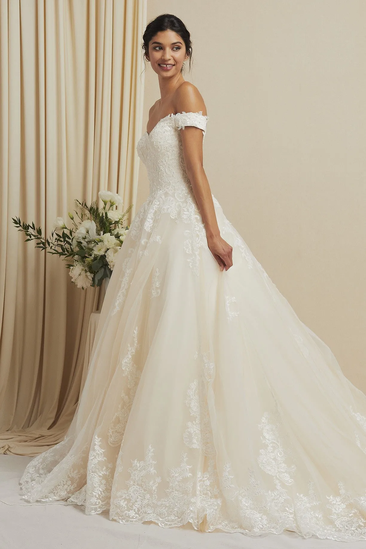 OFF-SHOULDER, SWEETHEART NECKLINE  21-GPW155-4X