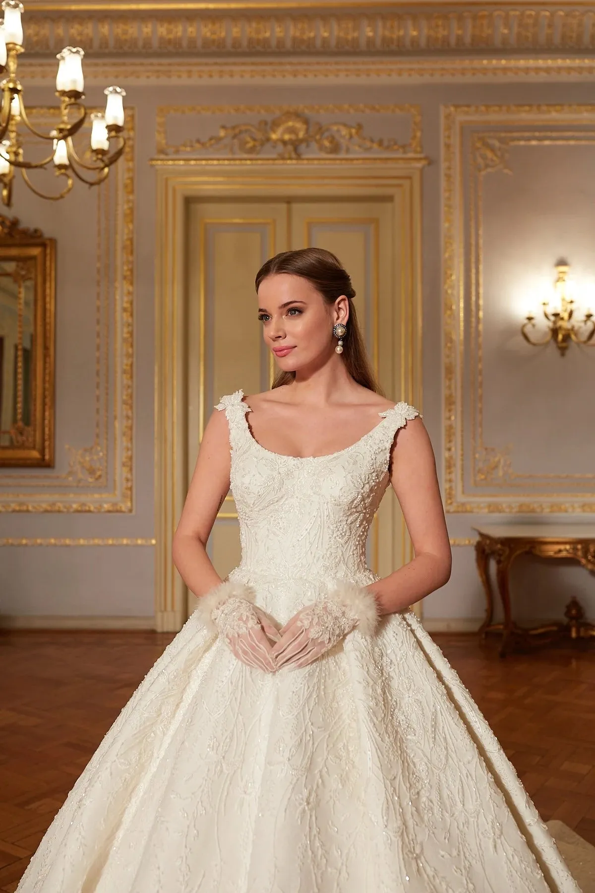 Off-White Princess Wedding Dress in Bridal Gown Style