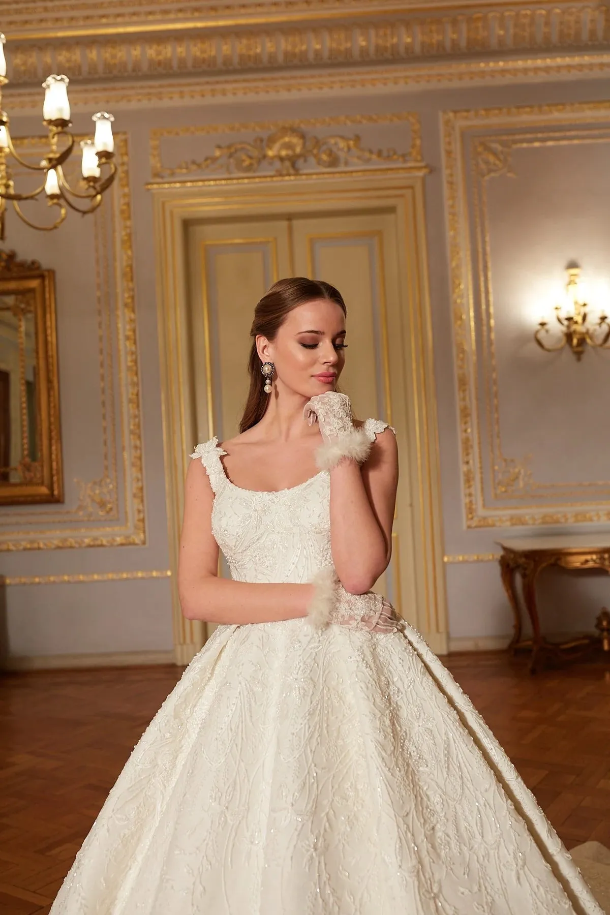 Off-White Princess Wedding Dress in Bridal Gown Style