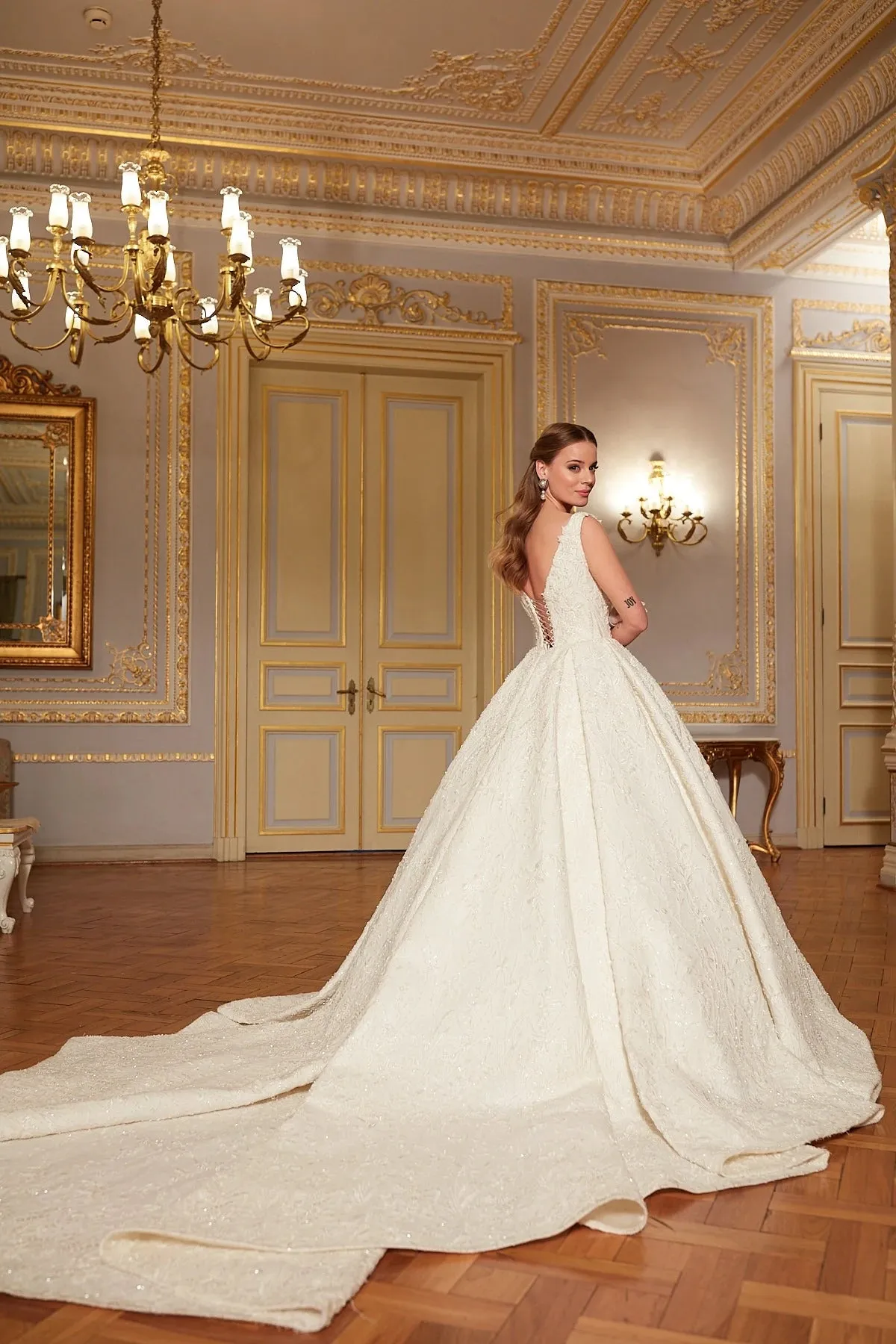 Off-White Princess Wedding Dress in Bridal Gown Style