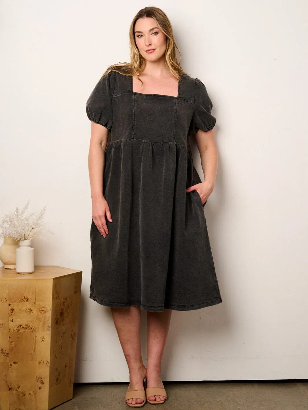 PLUS SIZE SHORT PUFF SLEEVE SQUARE NECK POCKETS FLORAL DENIM MIDI DRESS