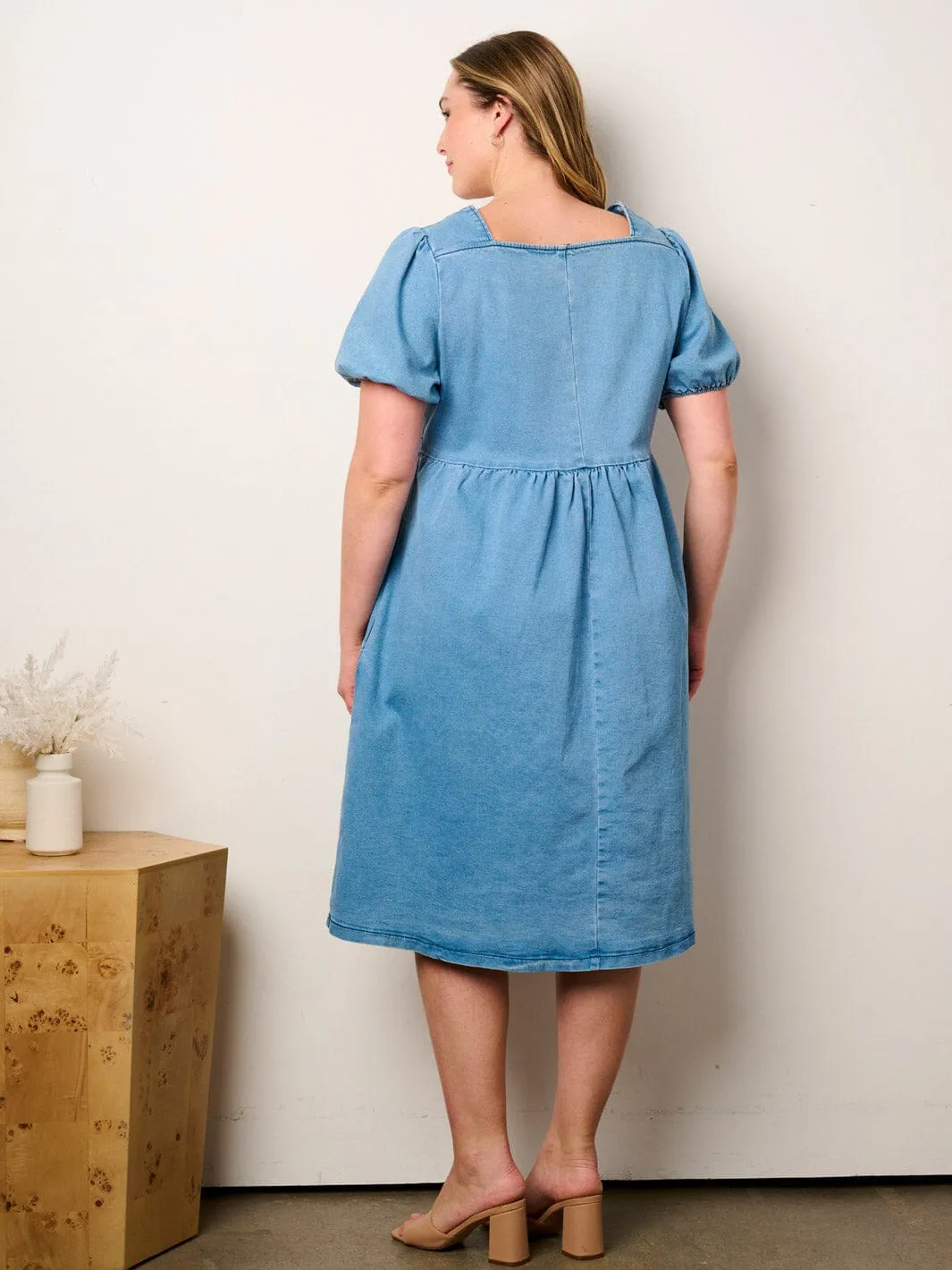 PLUS SIZE SHORT PUFF SLEEVE SQUARE NECK POCKETS FLORAL DENIM MIDI DRESS