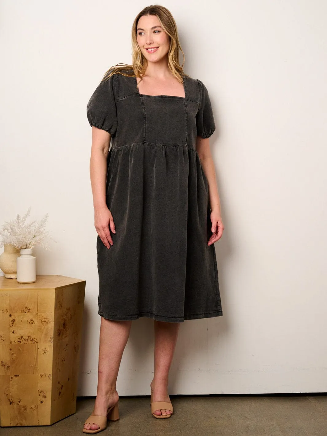PLUS SIZE SHORT PUFF SLEEVE SQUARE NECK POCKETS FLORAL DENIM MIDI DRESS