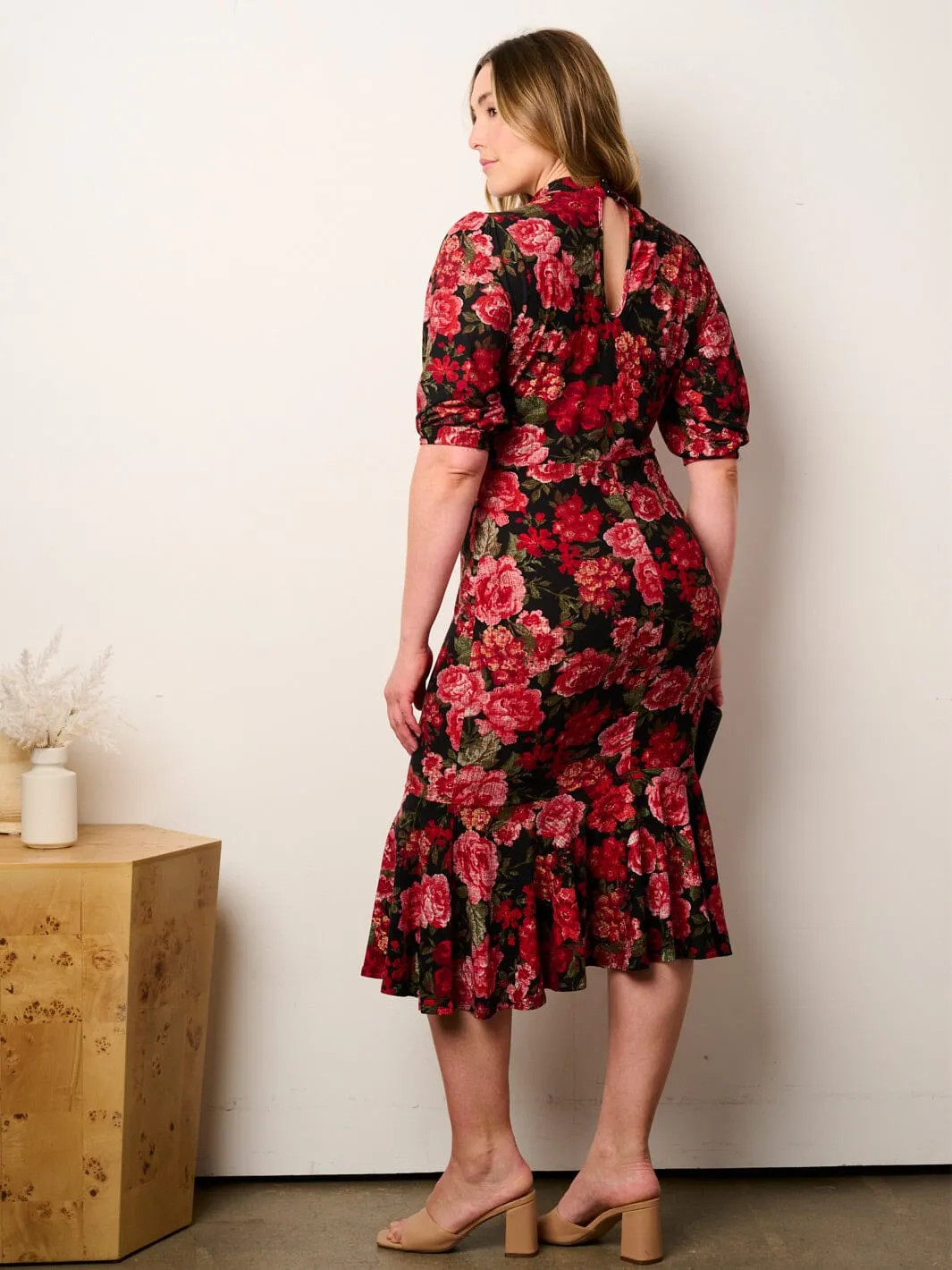 PLUS SIZE SHORT SLEEVE BODYCON FLORAL MIDI DRESS