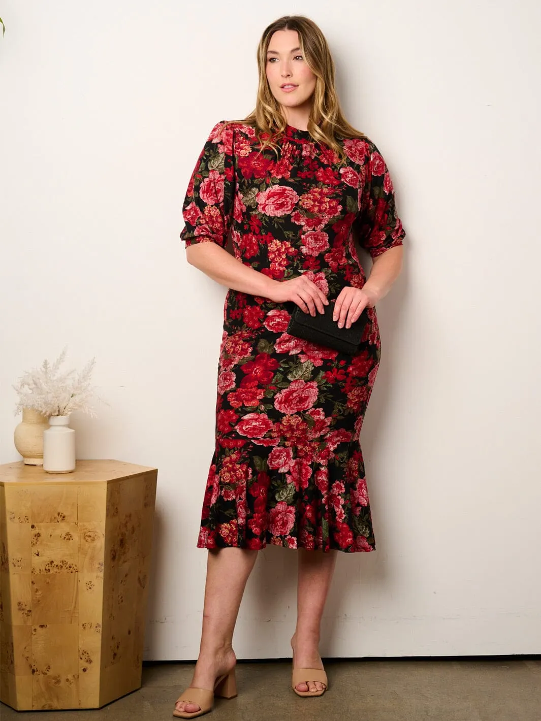 PLUS SIZE SHORT SLEEVE BODYCON FLORAL MIDI DRESS