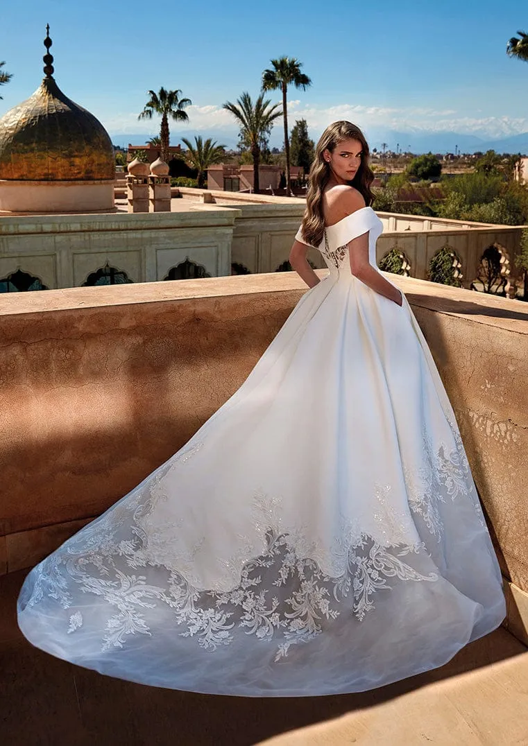 Pronovias: Loa