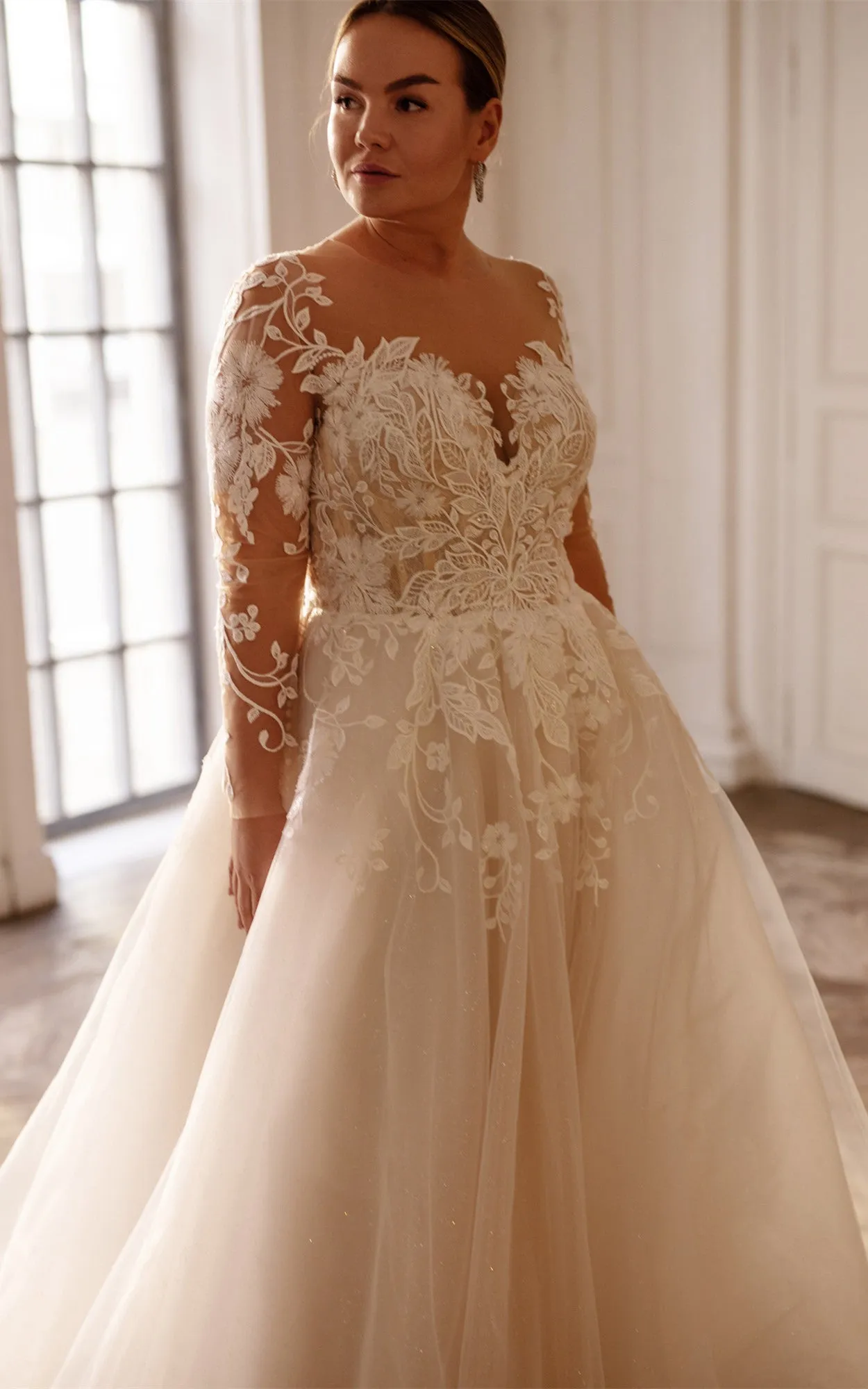 Sexy Ball Gown Bateau Lace Sweep Train Wedding Dress with Appliques-716095