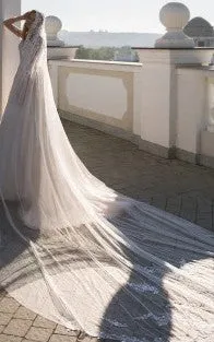 Simple Jewel Long Sleeve Brush Train Tulle Ball Gown Wedding Dress with Appliques-716261