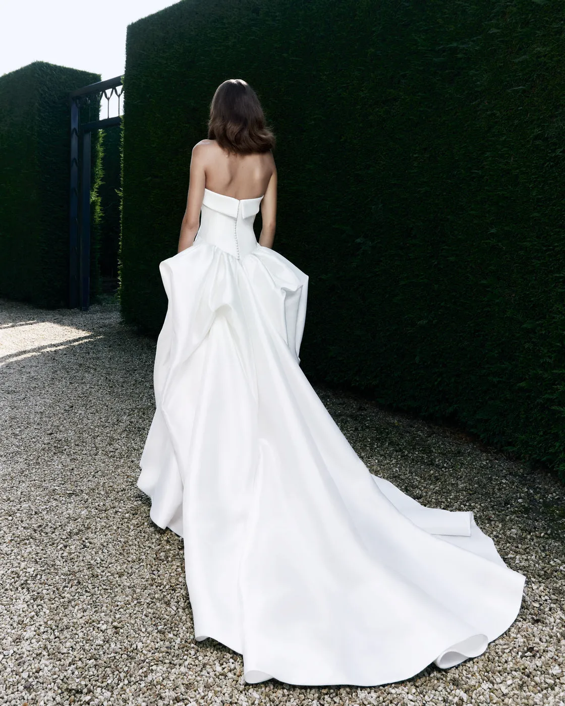 VRM454 - Modern bustled gown