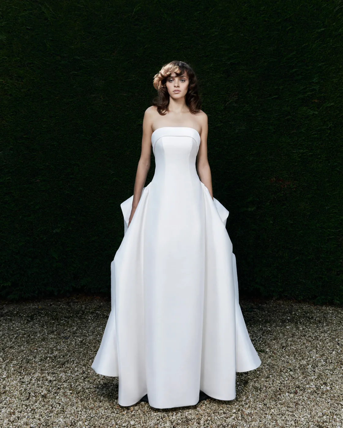 VRM454 - Modern bustled gown