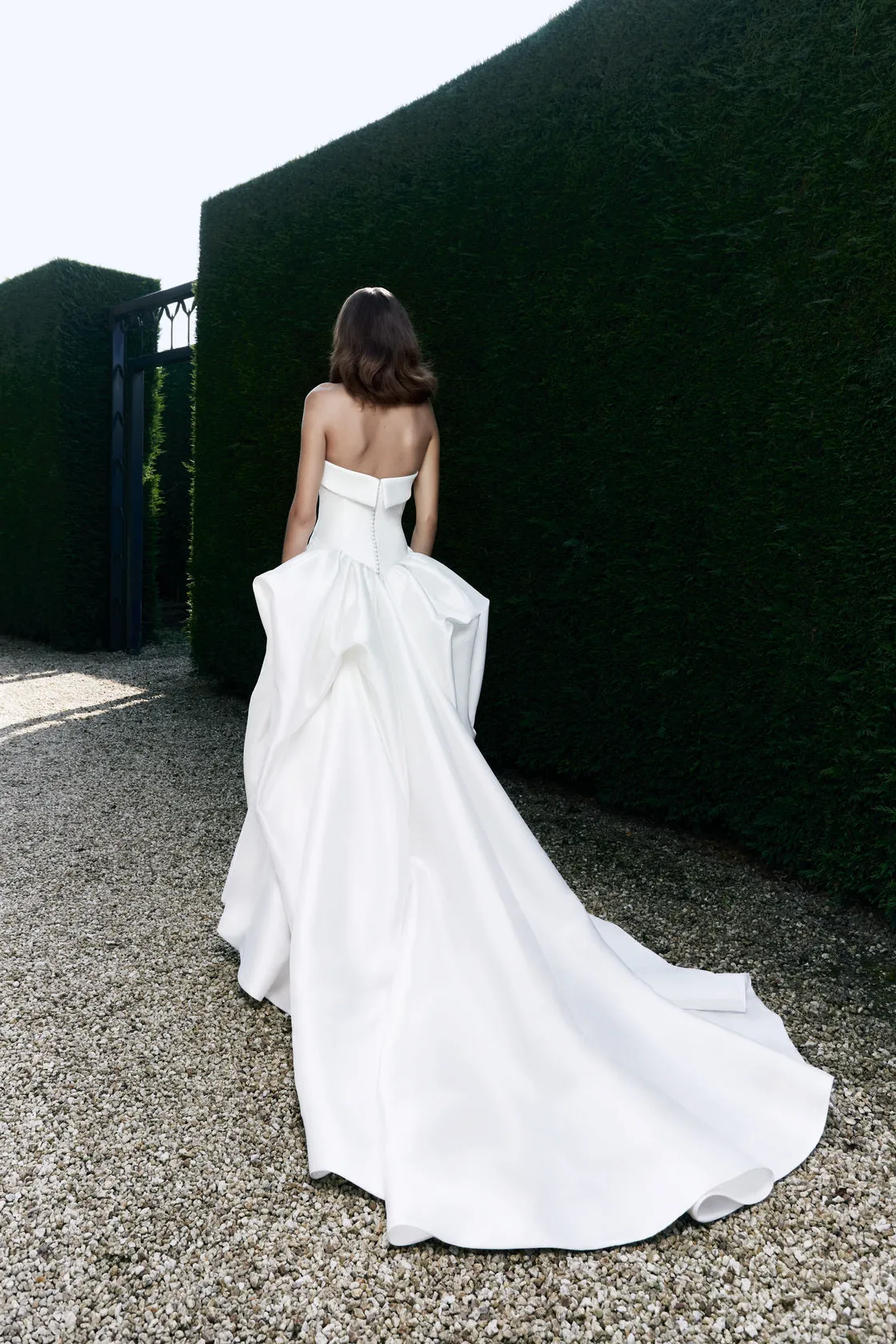 VRM454 - Modern bustled gown