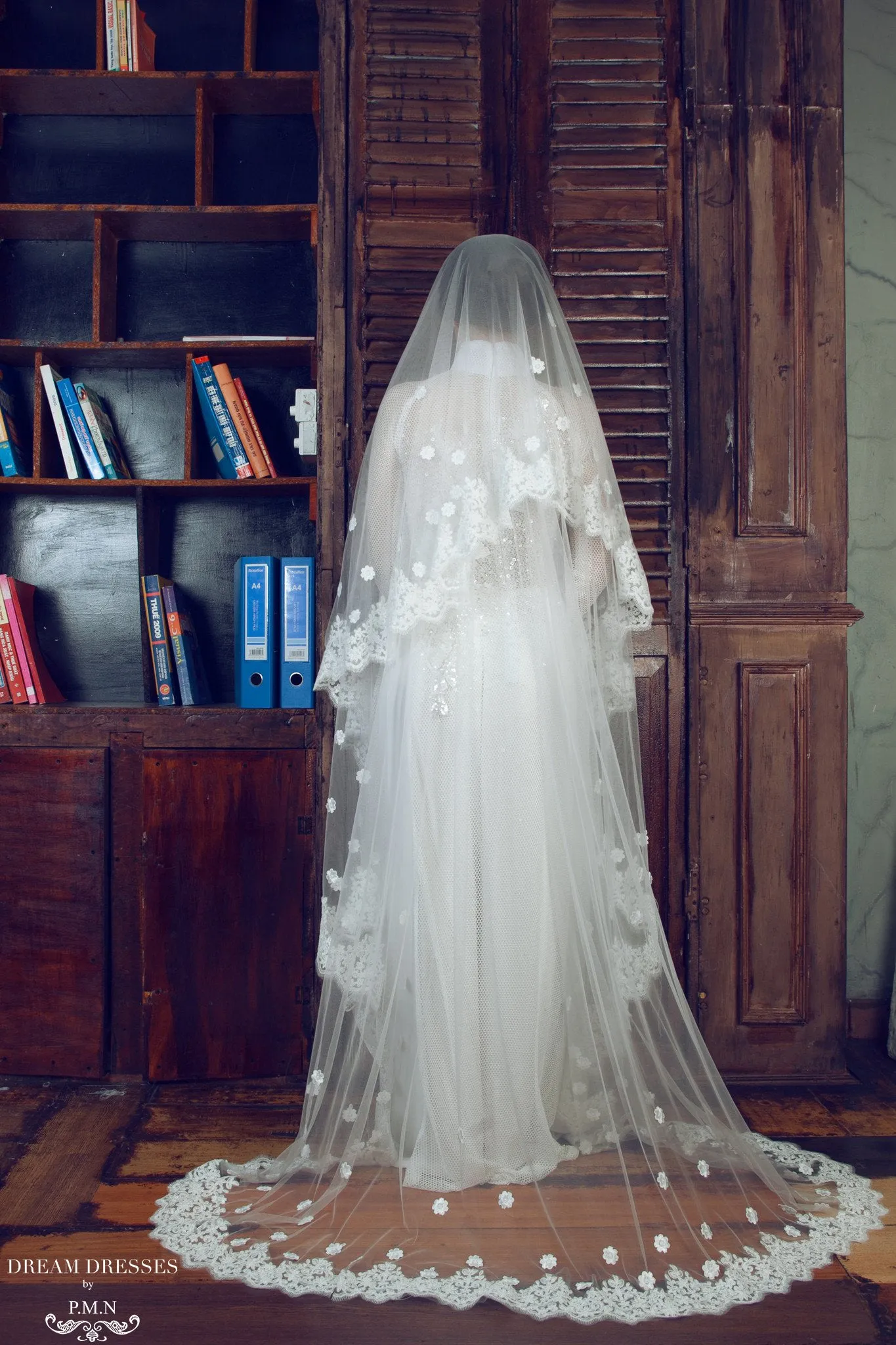 Wedding Veil With Lace Appliqué (#Reine)