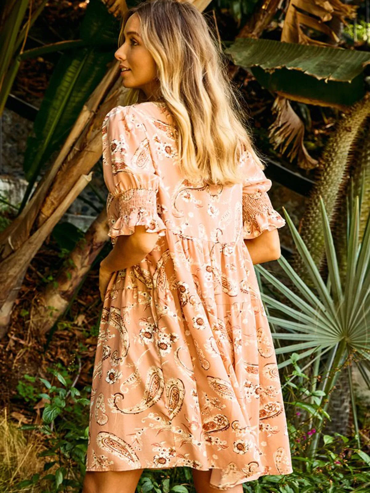 WOMEN'S SHORT PUFF SLEEVE TIERED PAISLEY PRINT MINI DRESS