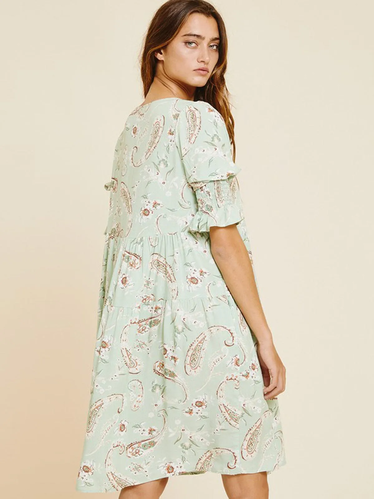 WOMEN'S SHORT PUFF SLEEVE TIERED PAISLEY PRINT MINI DRESS